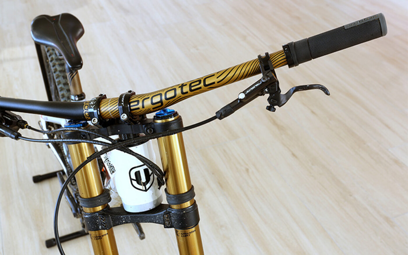 Guidon Ergotec AL7050 gold black edition